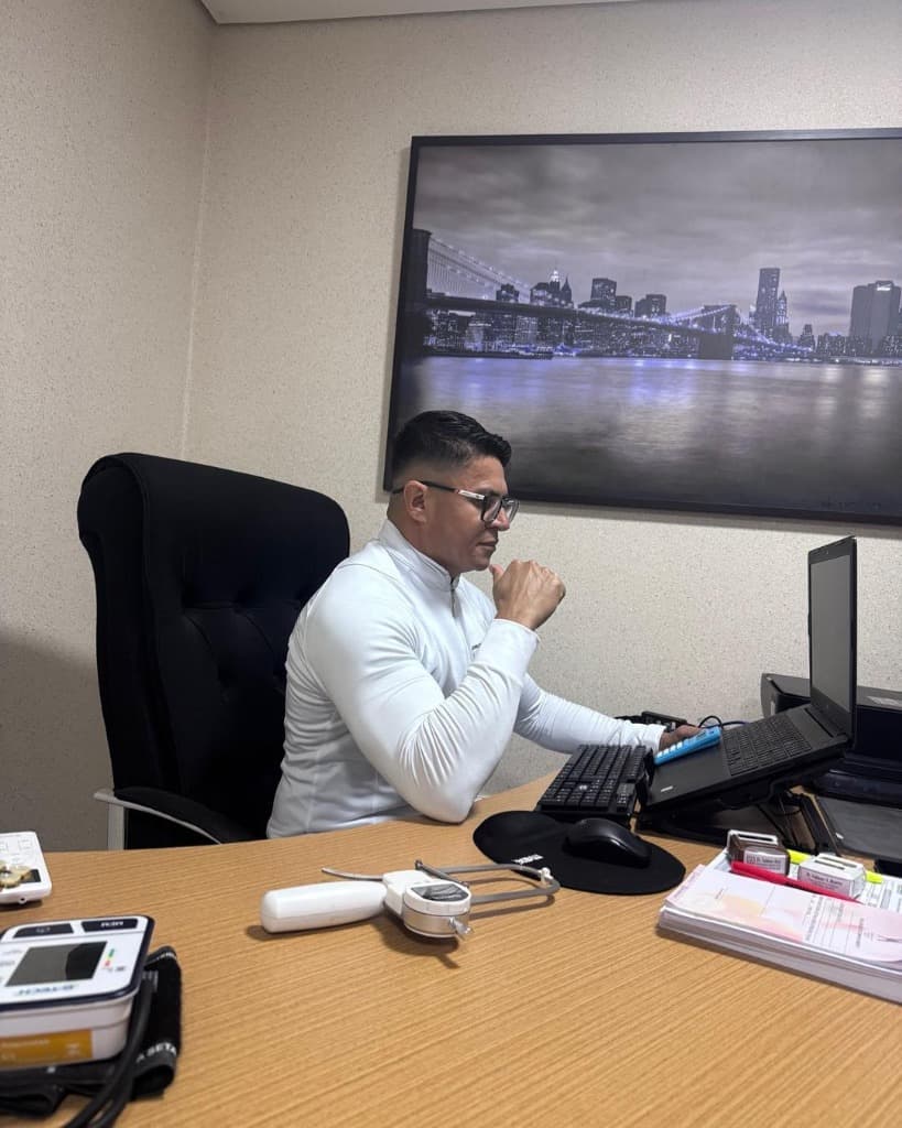 Retrato profissional do Dr. Valdenor Alves
